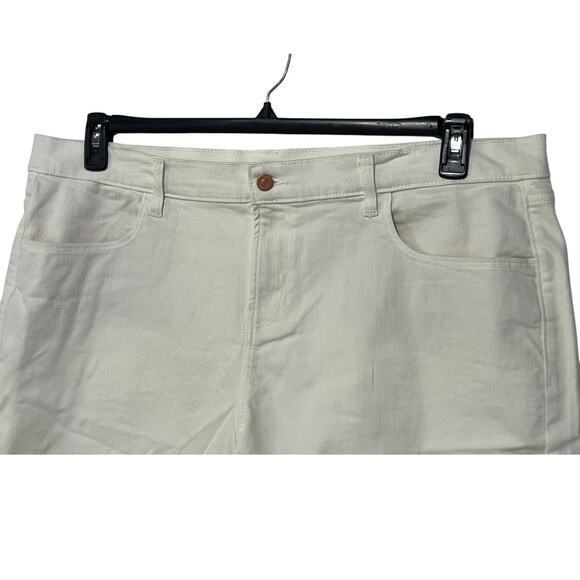 Old Navy Semi Fitted Stretch White Denim Shorts NWT Women’s 18 - Picture 3 of 8